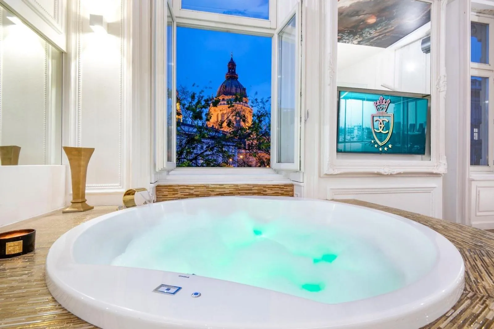 Apartment Ferienwohnung ENZO CAPO VIP JACUZZi Budapest